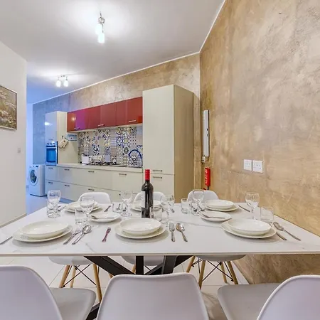 Modern 2-bedroom Maisonette In Swieqi Is-Swieqi