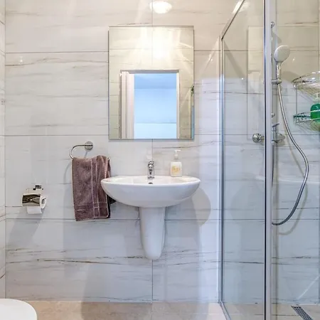 Modern 2-bedroom Maisonette In Swieqi Apartamento