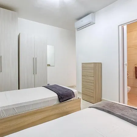 Modern 2-bedroom Maisonette In Swieqi Apartamento *