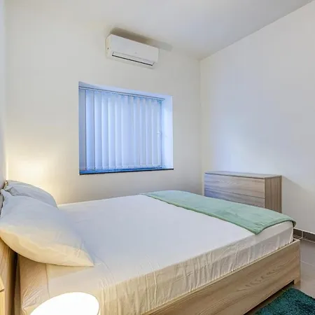 Modern 2-bedroom Maisonette In Swieqi Apartamento