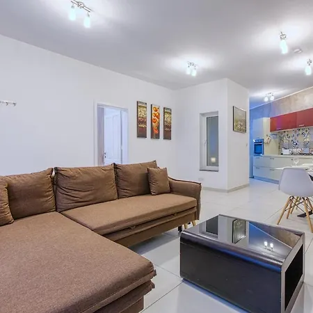 Modern 2-bedroom Maisonette In Swieqi Lejlighed